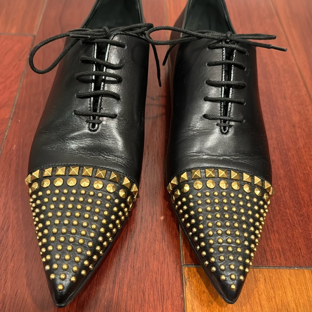 Gucci black leather studded flat shoes size 36.5 worn only once, slightly used